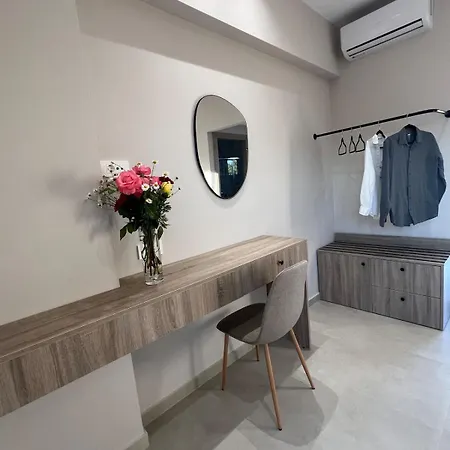 Deluxe Modern Apartment Лаганас