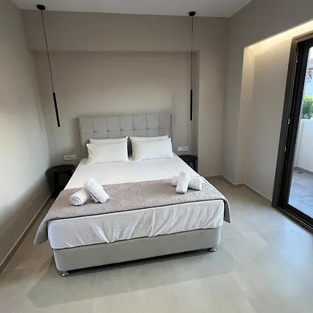 Deluxe Modern Apartment Лаганас